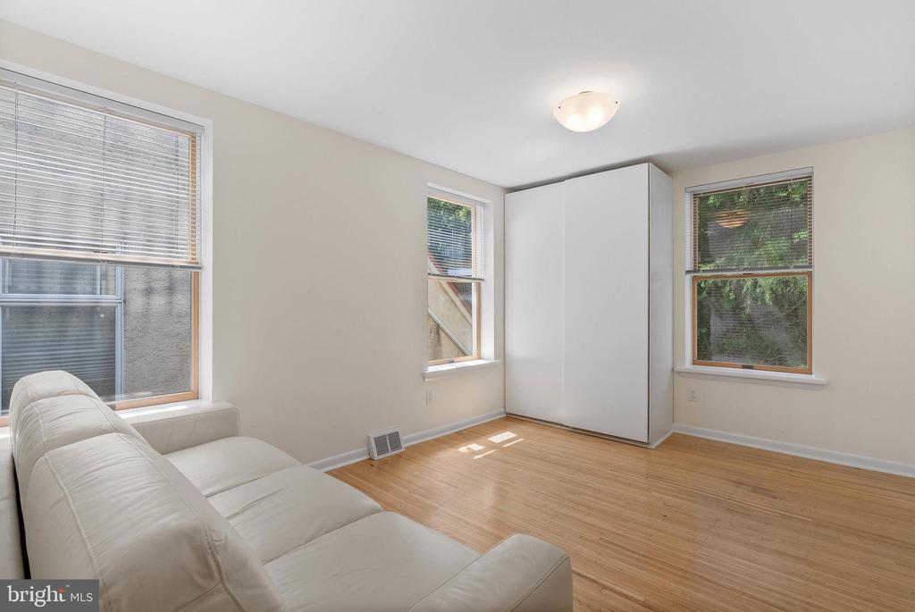 1942 HAMILTON STREET 44