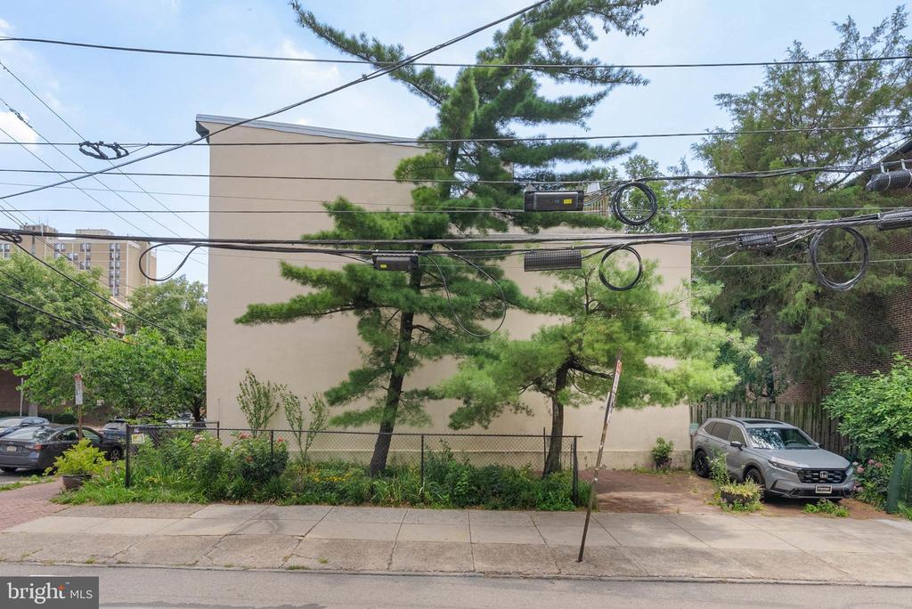 1942 HAMILTON STREET 44