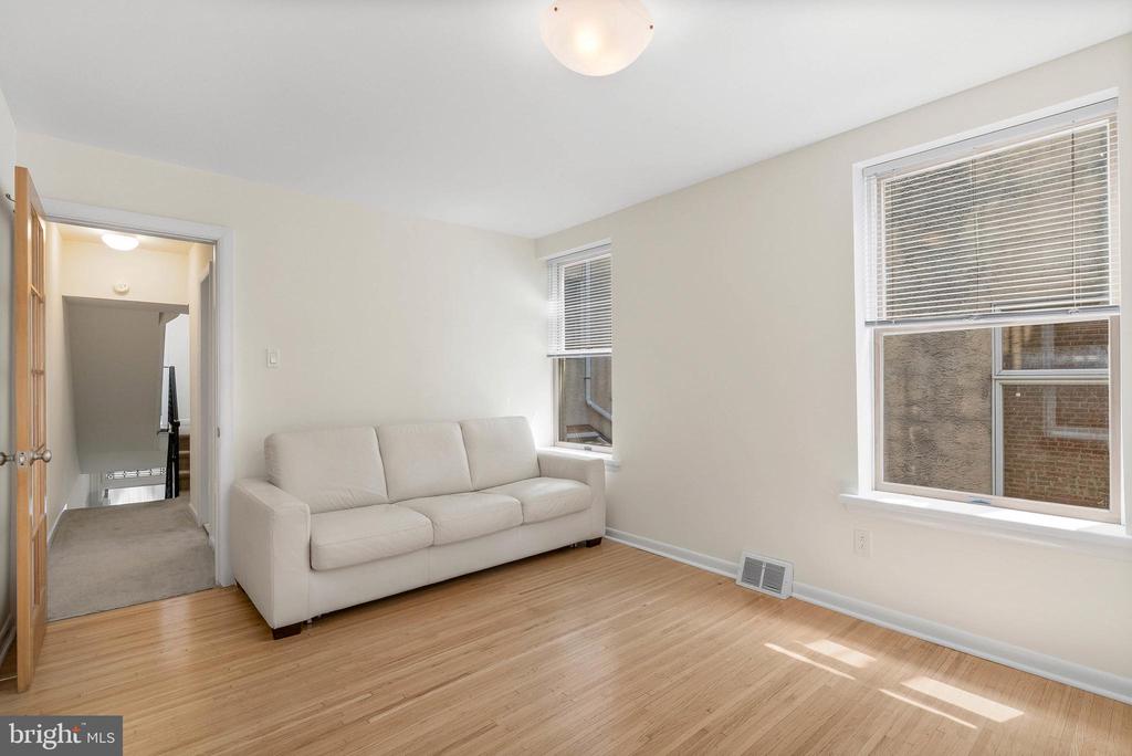 1942 HAMILTON STREET 44