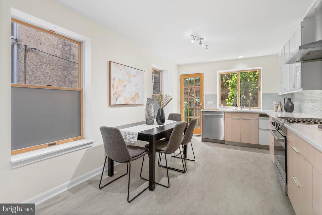 1942 HAMILTON STREET 44