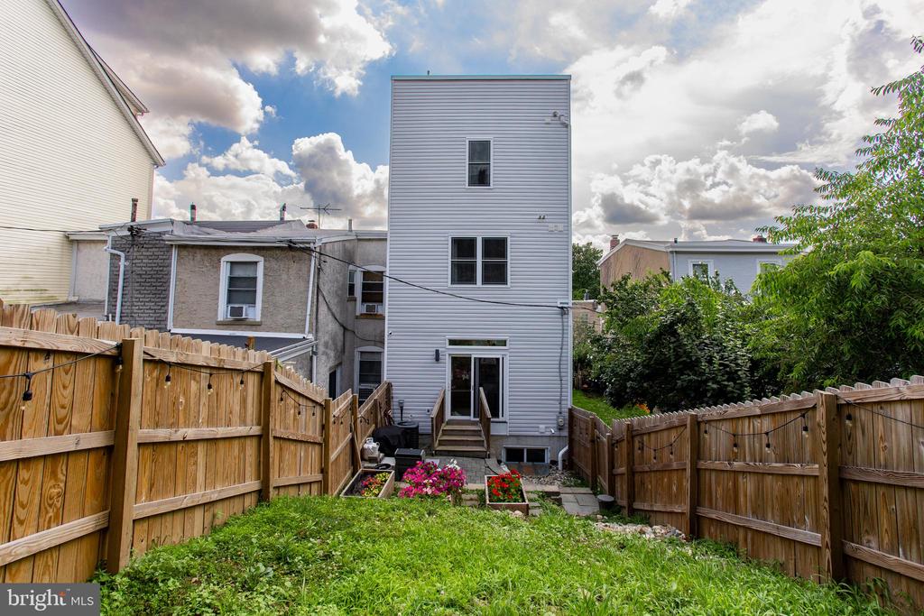3931 DEXTER STREET