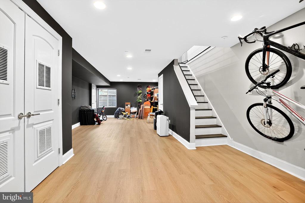 3931 DEXTER STREET