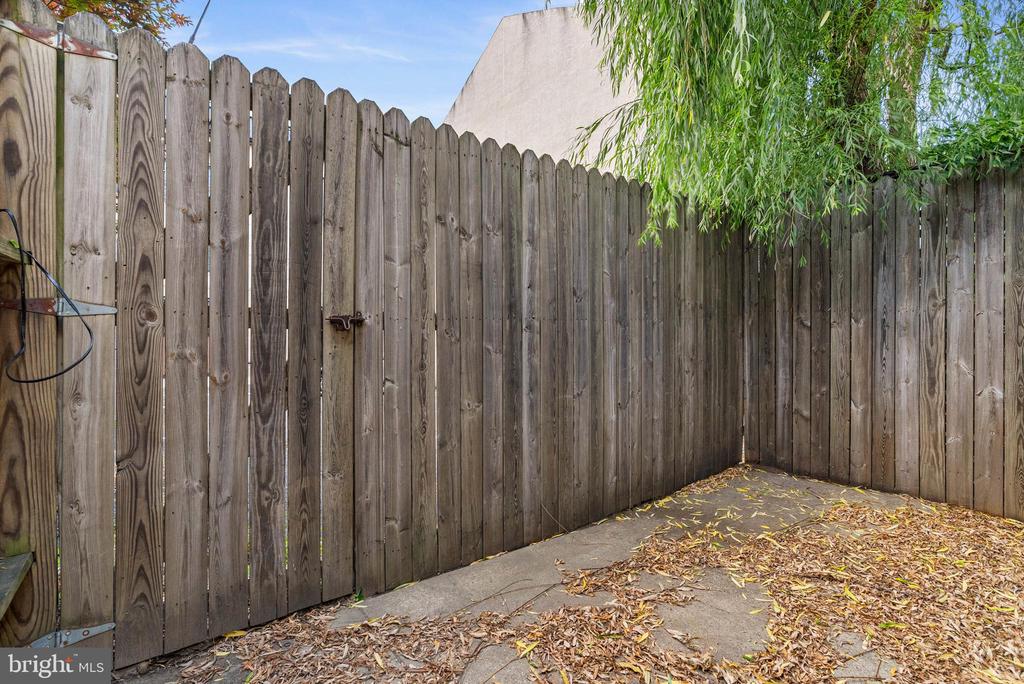 936 N 4TH STREET
