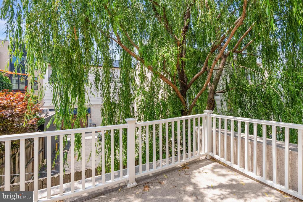 936 N 4TH STREET