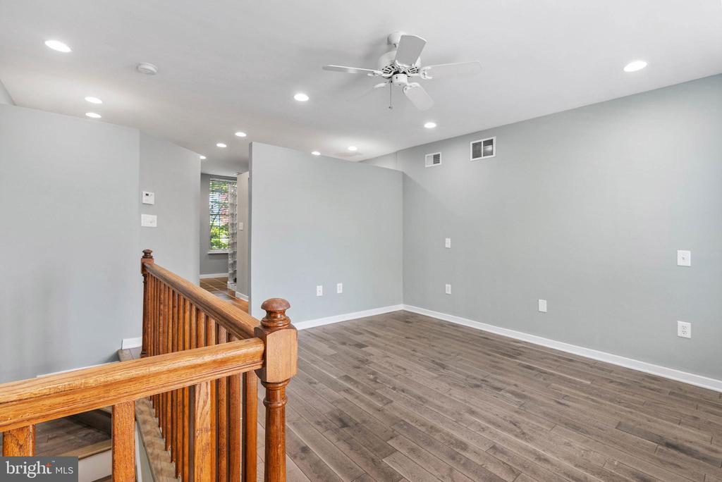 936 N 4TH STREET