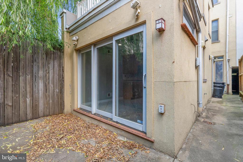 936 N 4TH STREET