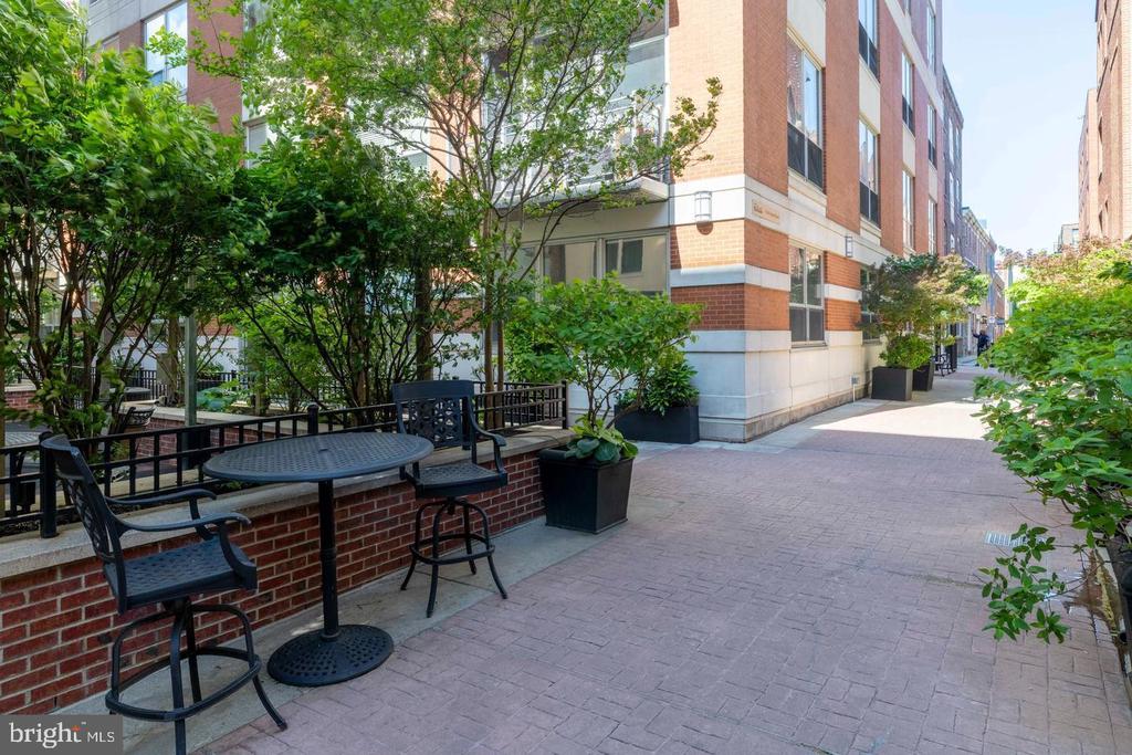 113 N BREAD STREET 3B1