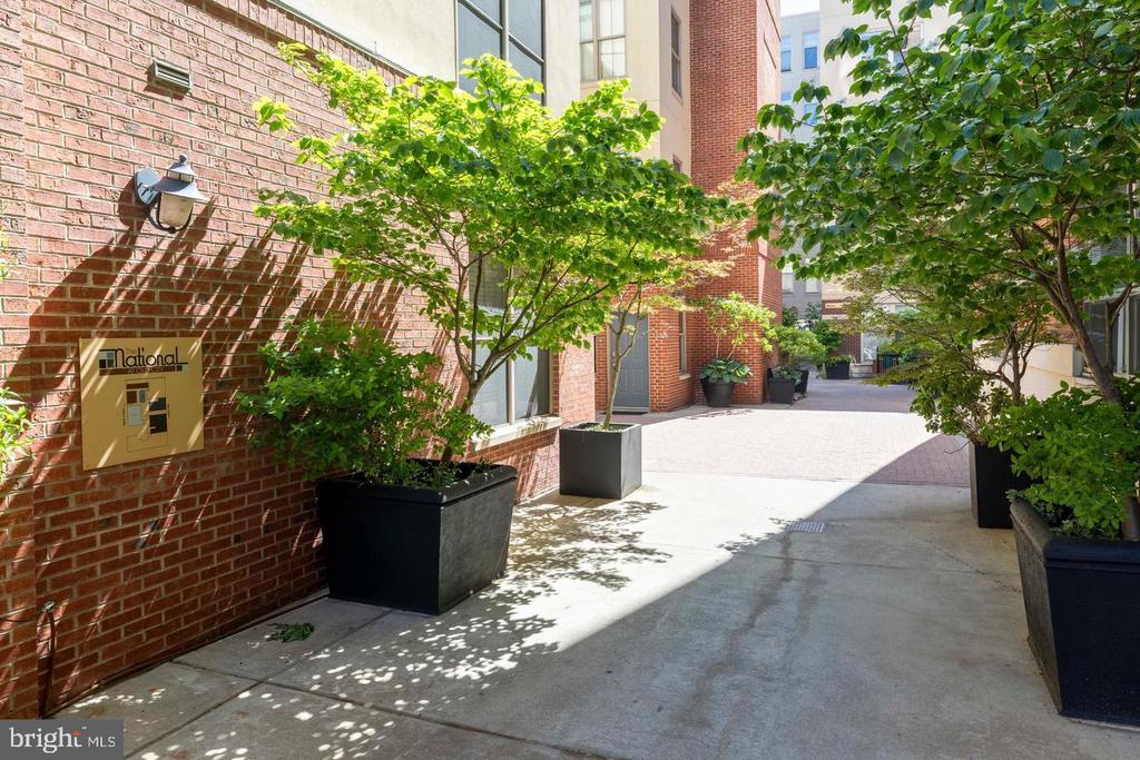 113 N BREAD STREET 3B1