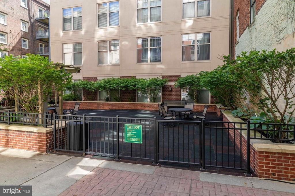 113 N BREAD STREET 3B1