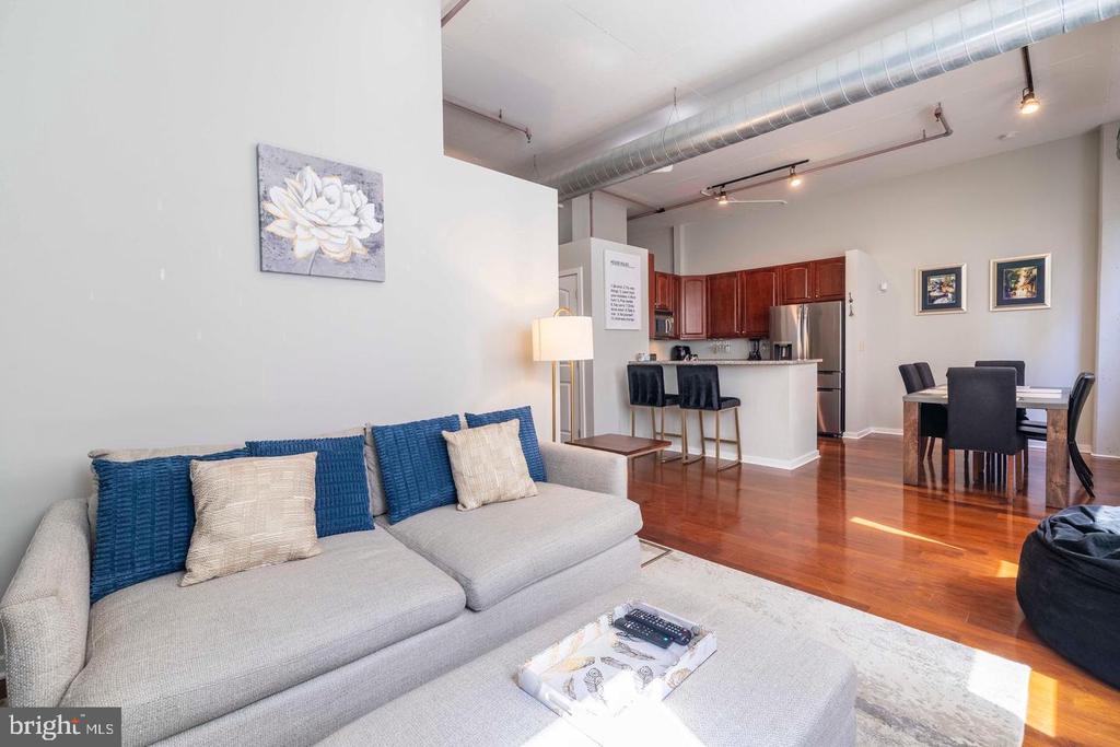113 N BREAD STREET 3B1