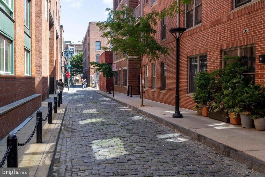 113 N BREAD STREET 3B1