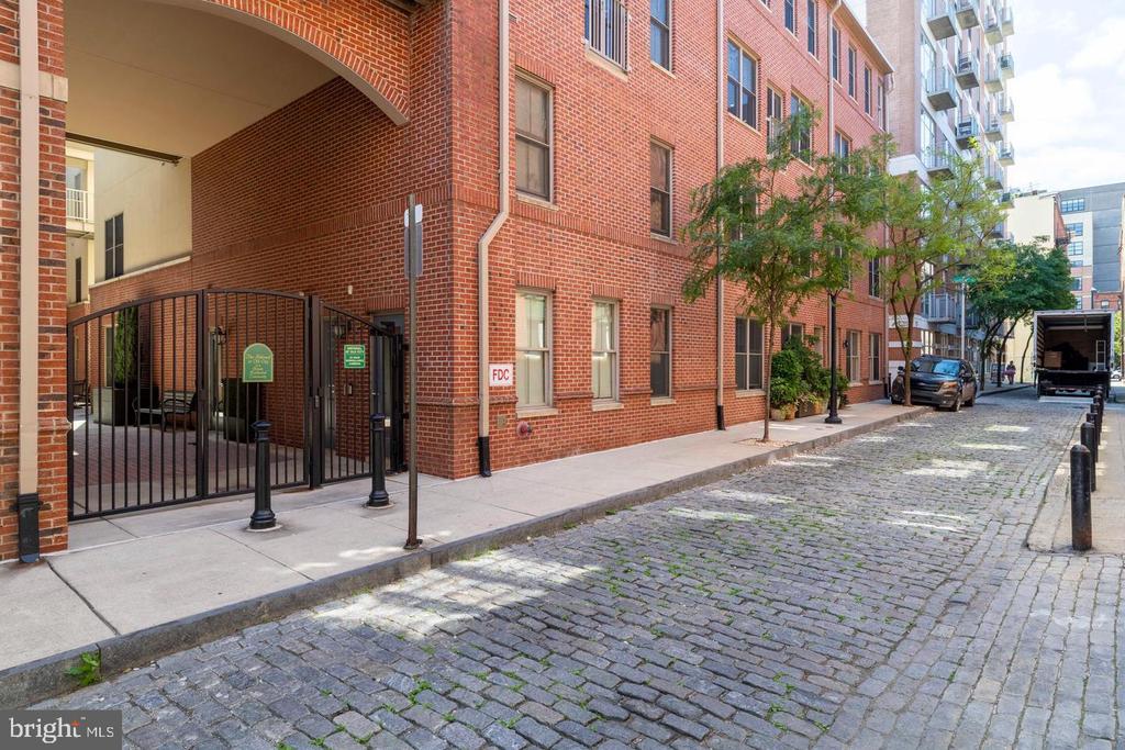 113 N BREAD STREET 3B1