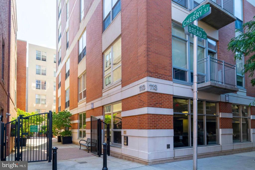 113 N BREAD STREET 3B1
