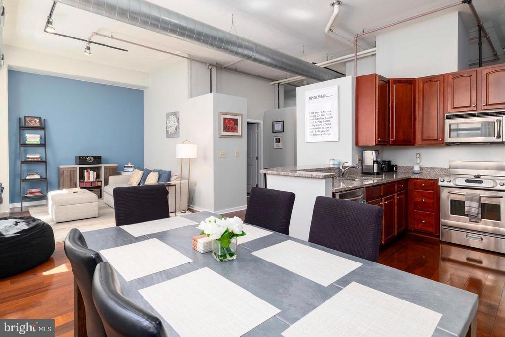113 N BREAD STREET 3B1