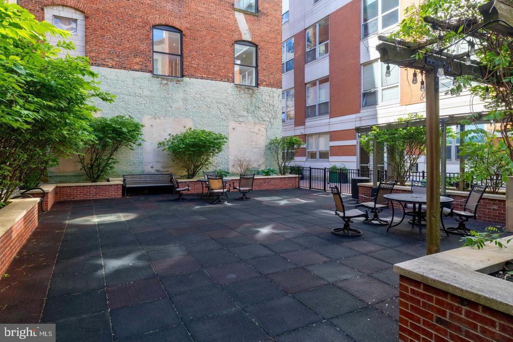 113 N BREAD STREET 3B1