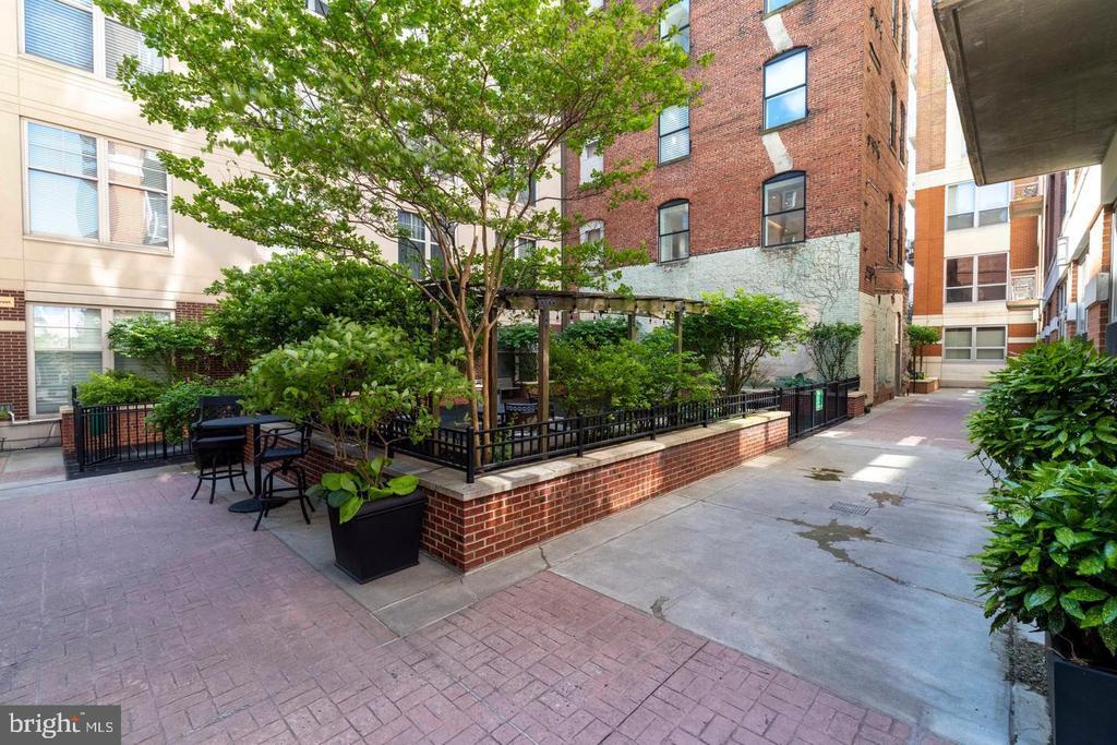 113 N BREAD STREET 3B1