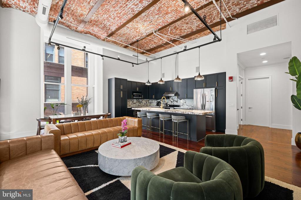421 CHESTNUT STREET 203
