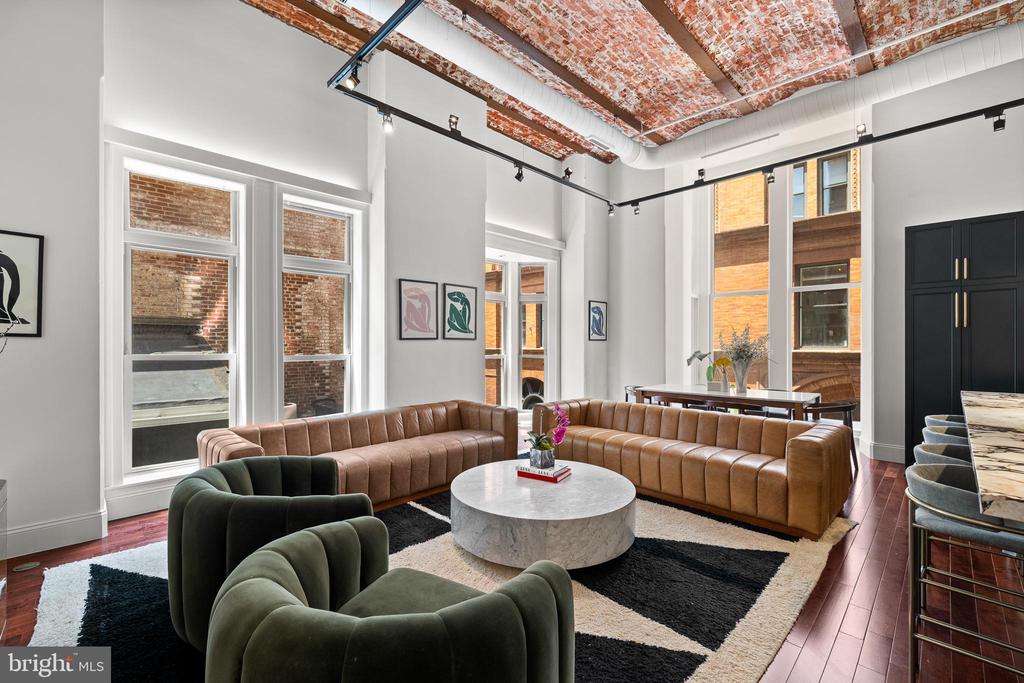 421 CHESTNUT STREET 203