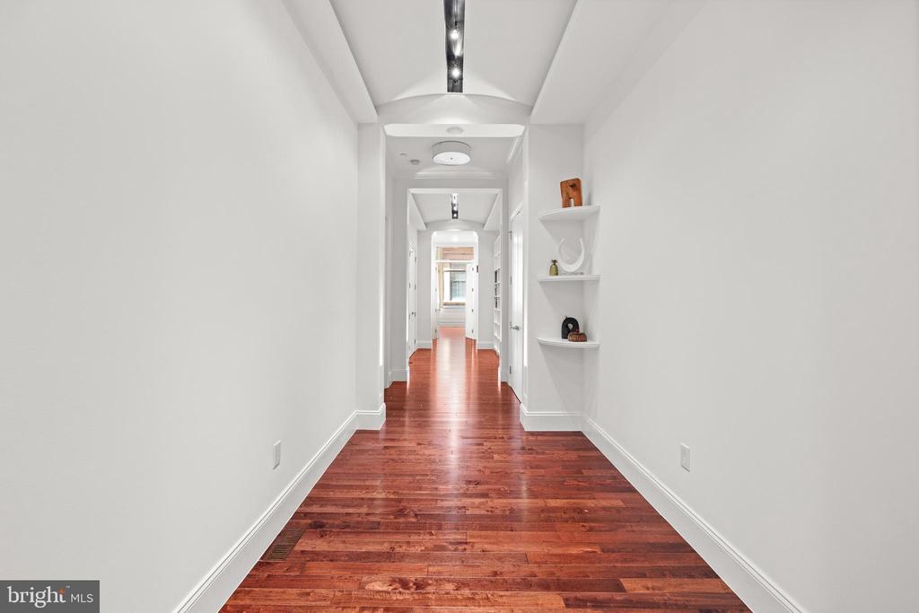 421 CHESTNUT STREET 203