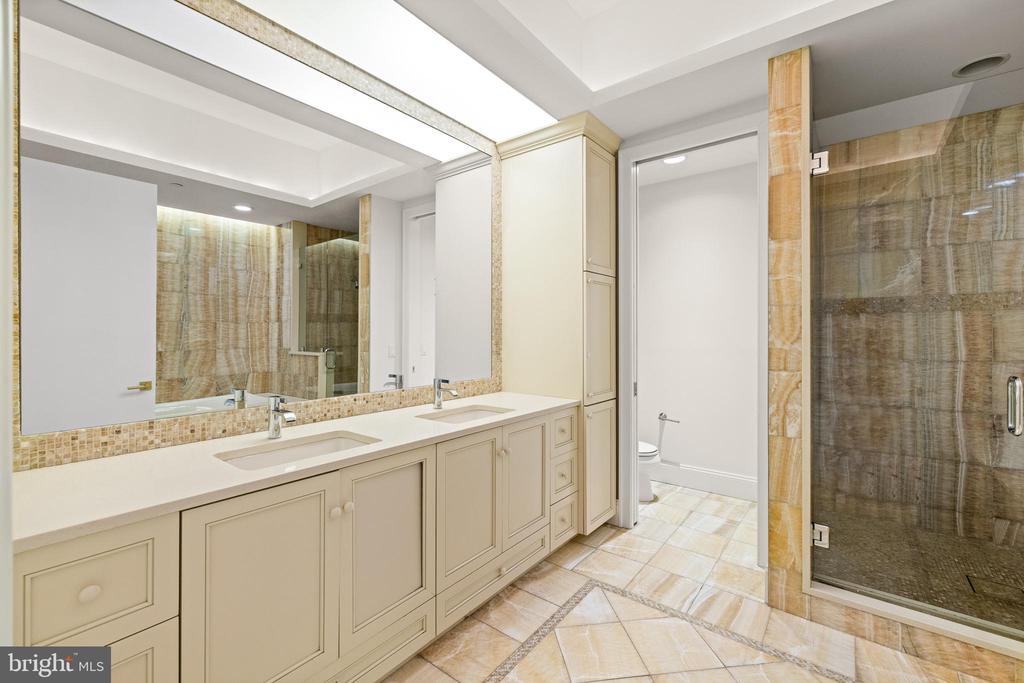 421 CHESTNUT STREET 203