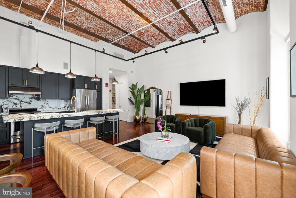421 CHESTNUT STREET 203