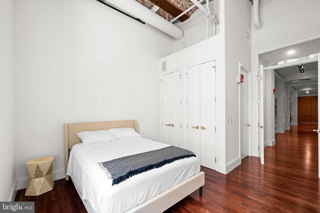 421 CHESTNUT STREET 203
