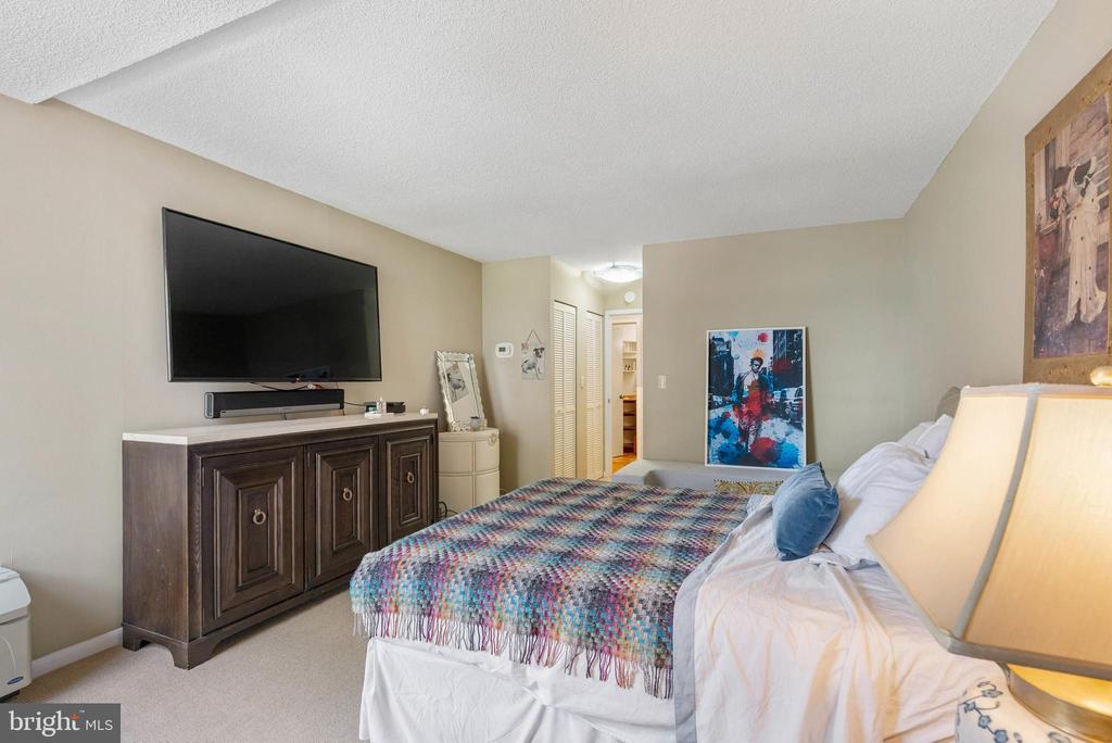 233 S 6TH STREET 704