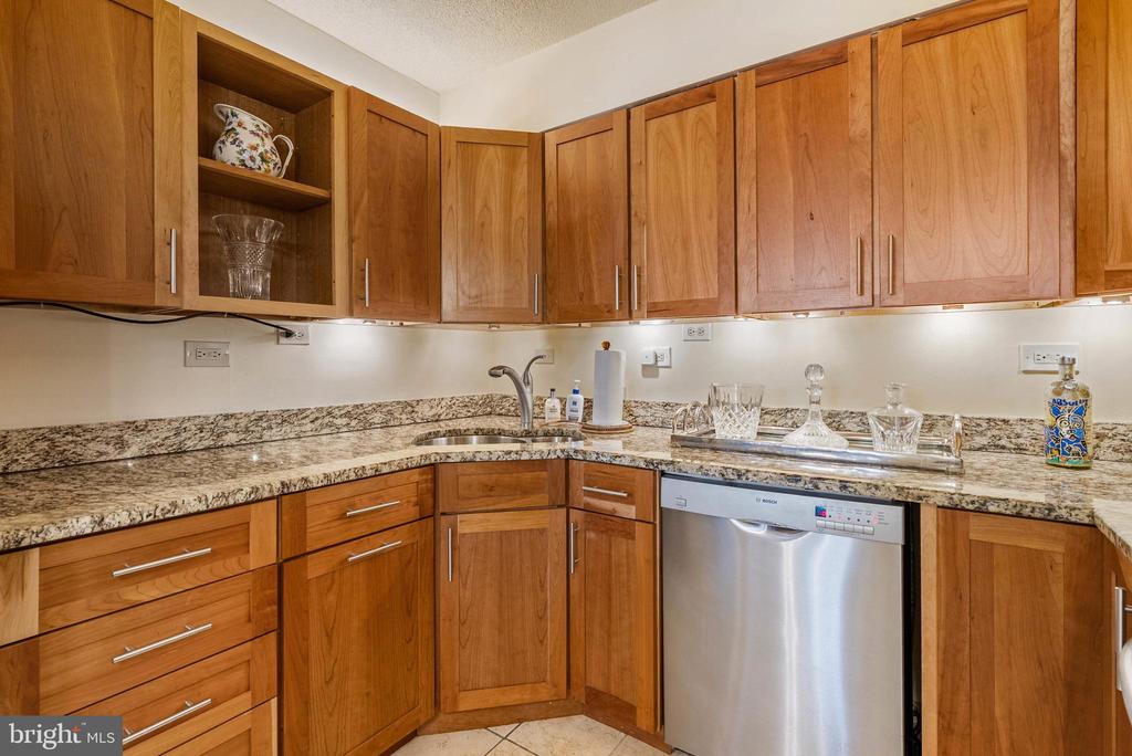 233 S 6TH STREET 704