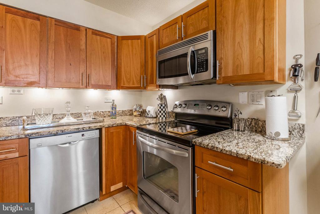 233 S 6TH STREET 704