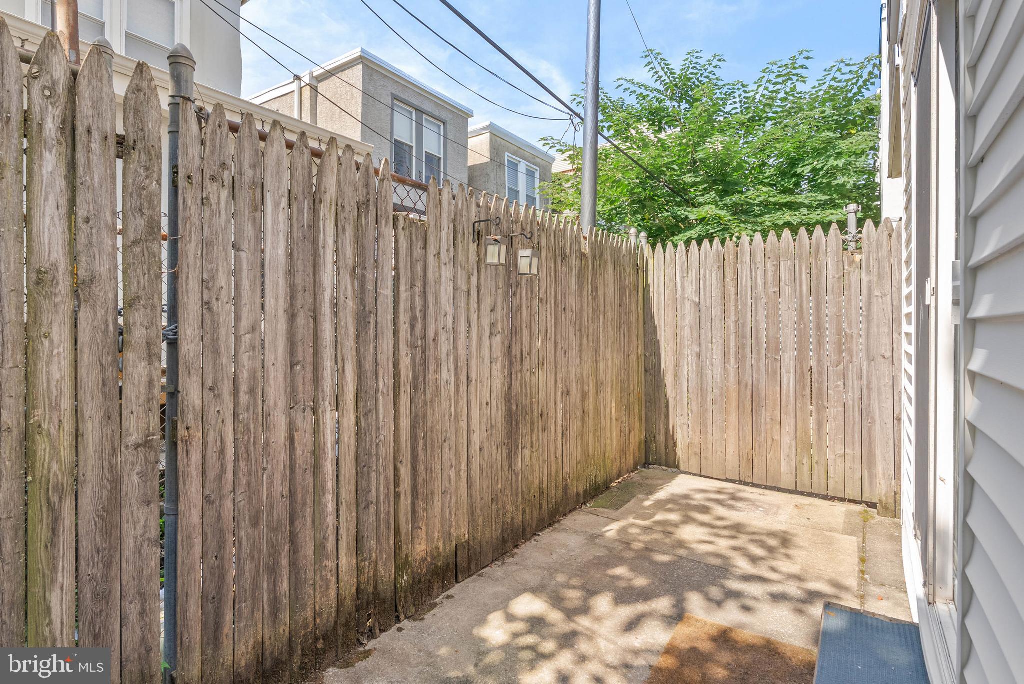 2436 MONTROSE STREET