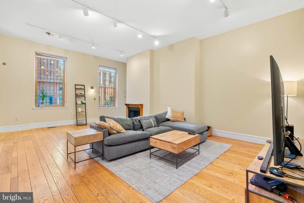 914 SPRUCE STREET 9