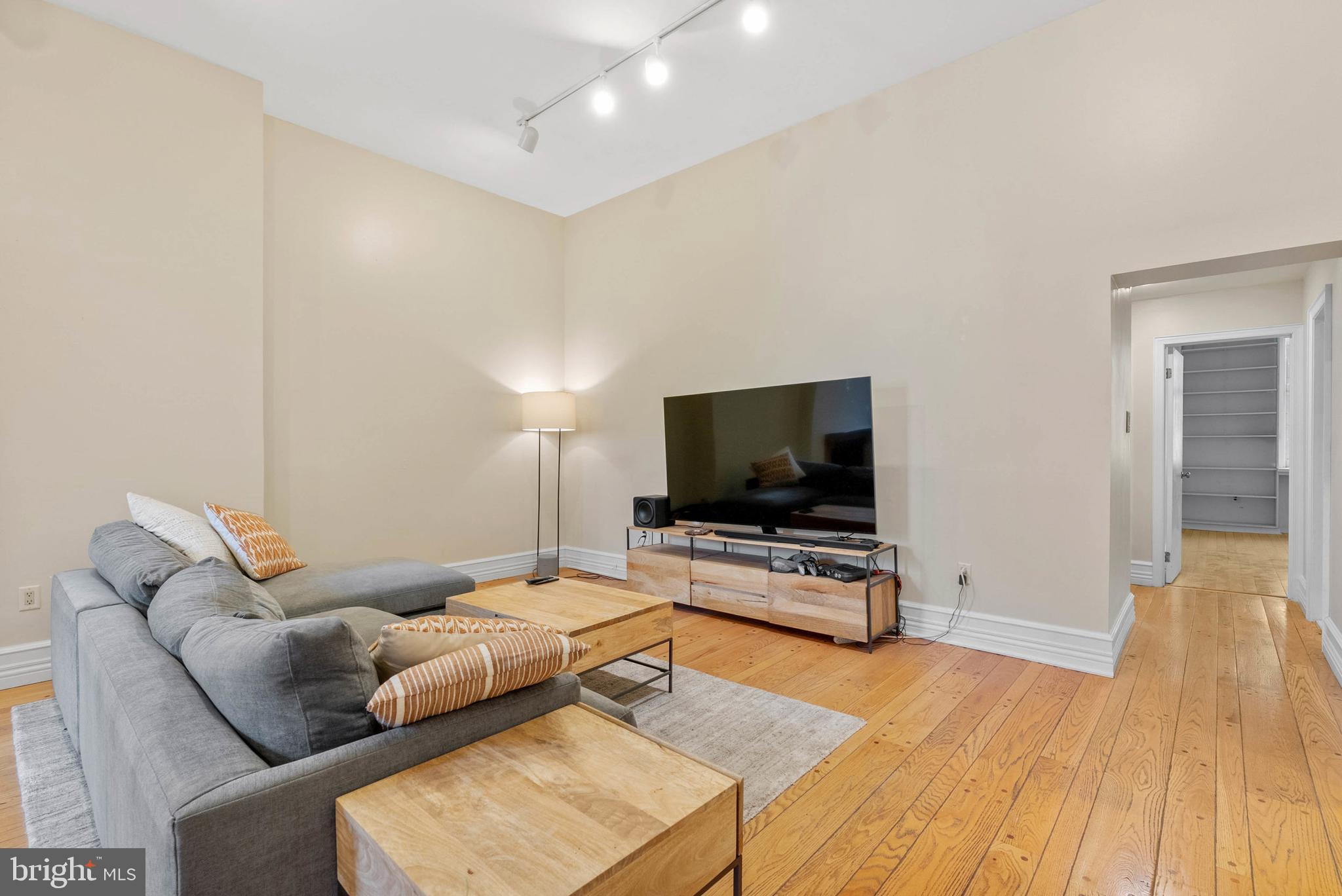 914 SPRUCE STREET 9