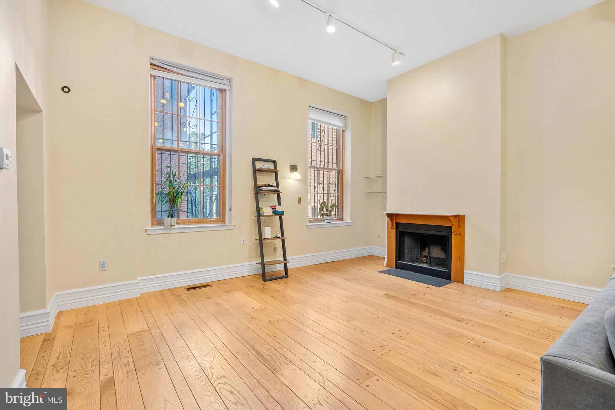 914 SPRUCE STREET 9
