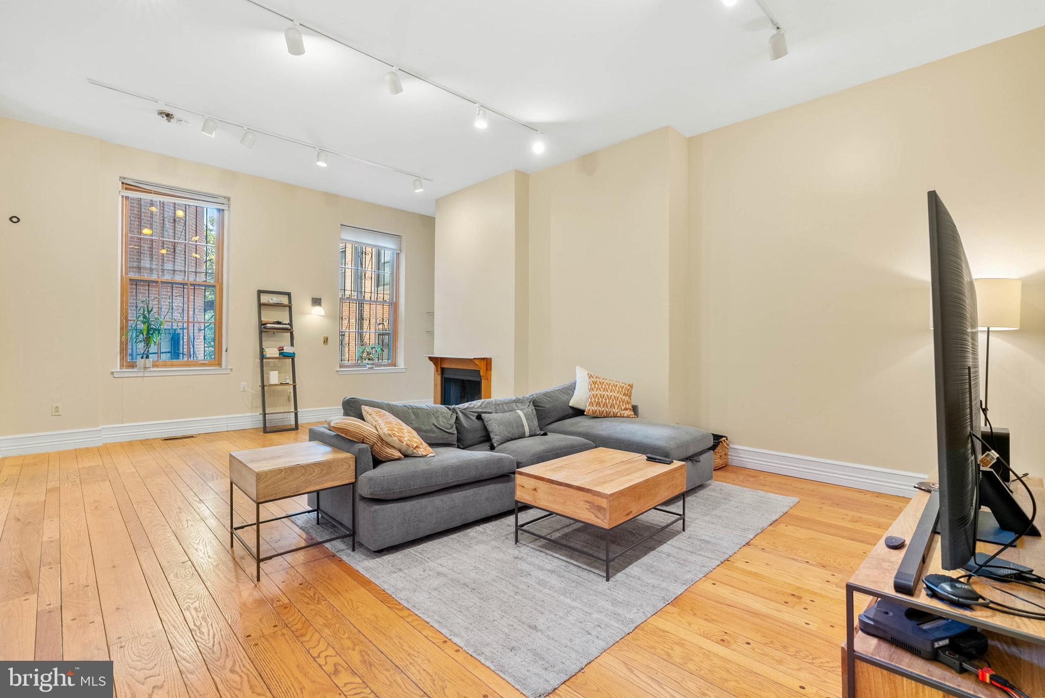 914 SPRUCE STREET 9