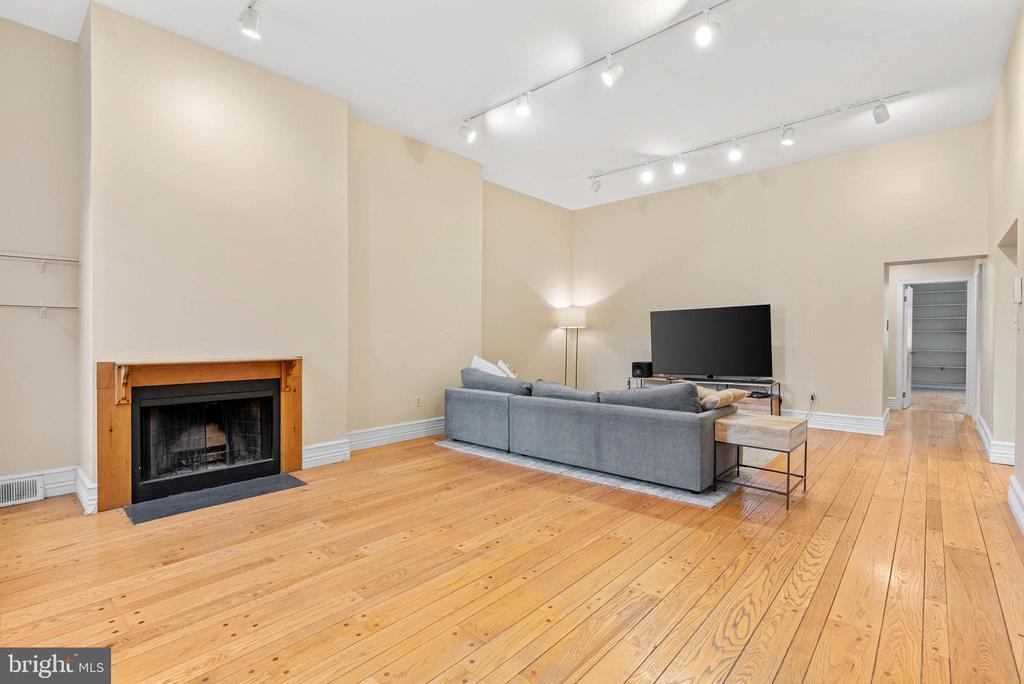 914 SPRUCE STREET 9