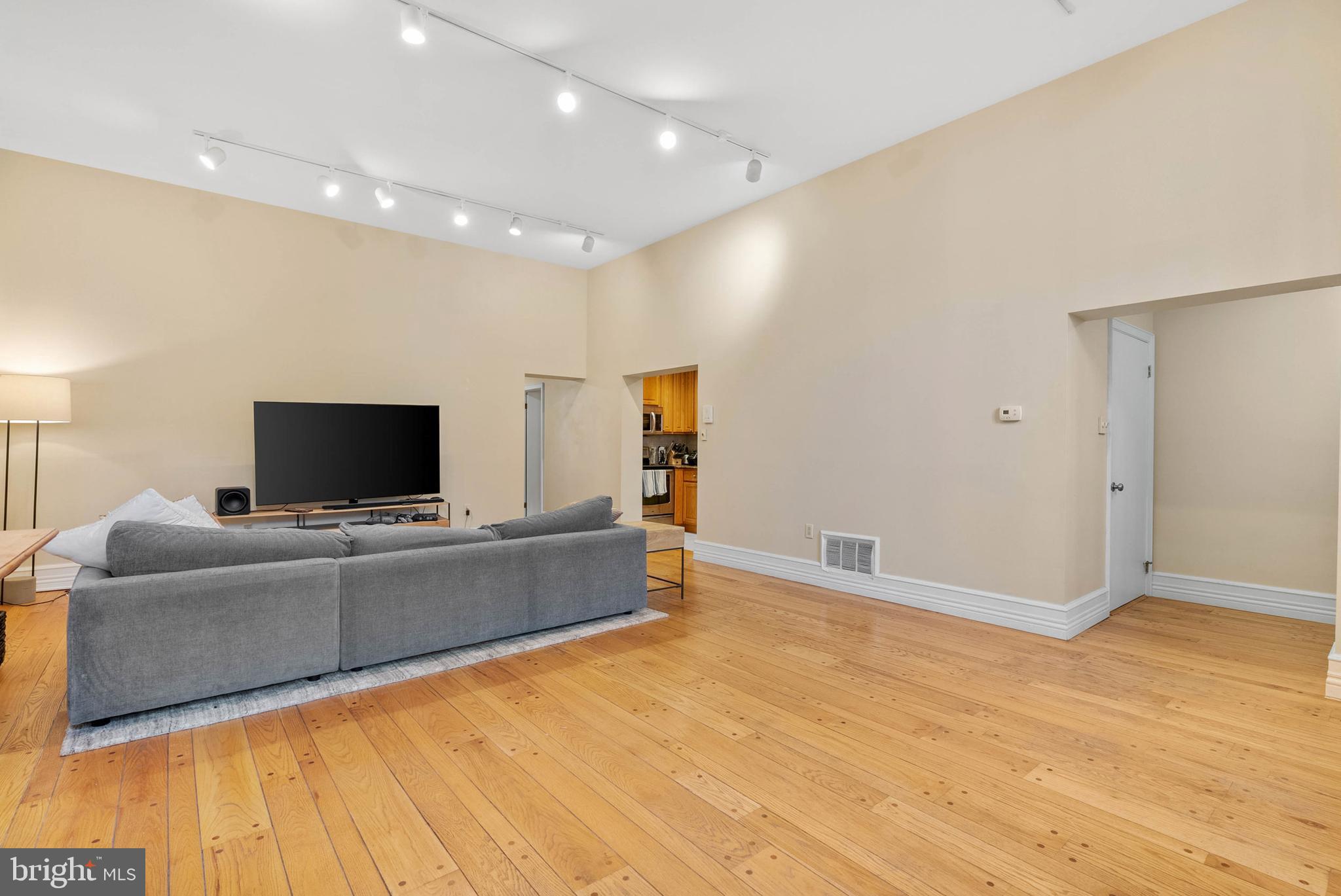 914 SPRUCE STREET 9