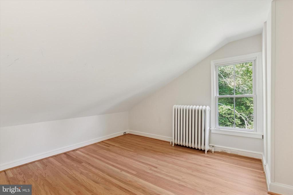 195 E EVERGREEN AVENUE