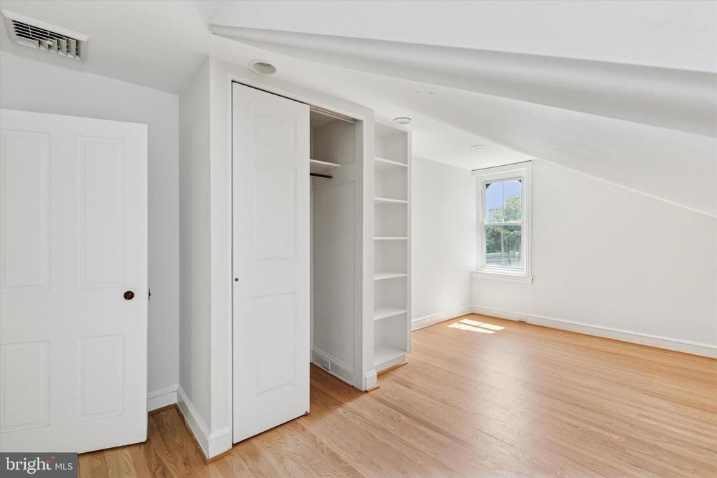 195 E EVERGREEN AVENUE