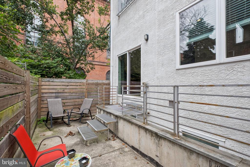 1516 GREEN STREET