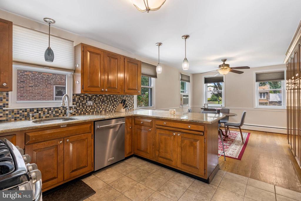 7032 WOODBINE AVENUE