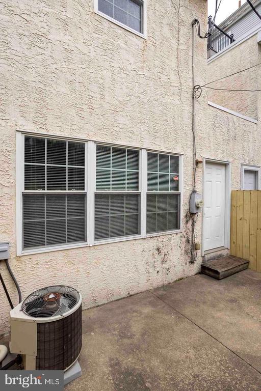 2238 CHRISTIAN STREET