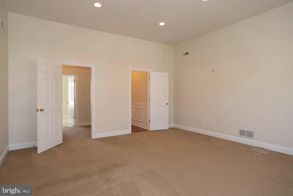 2238 CHRISTIAN STREET