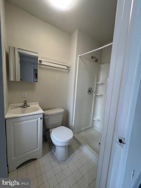3420 RACE STREET 2R