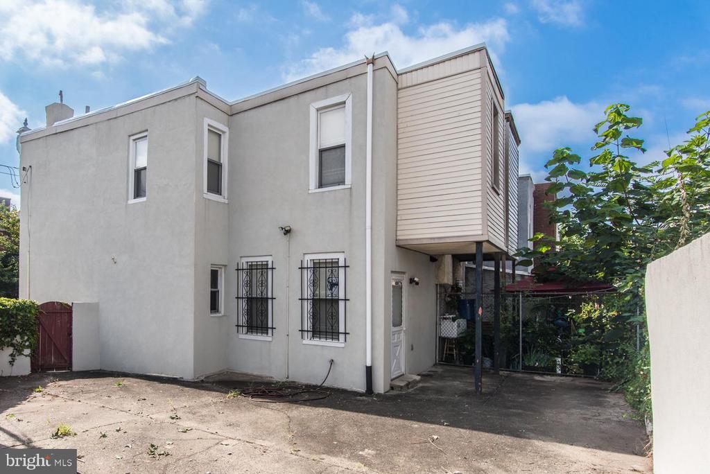 1938 N HOWARD STREET