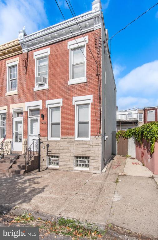 1938 N HOWARD STREET