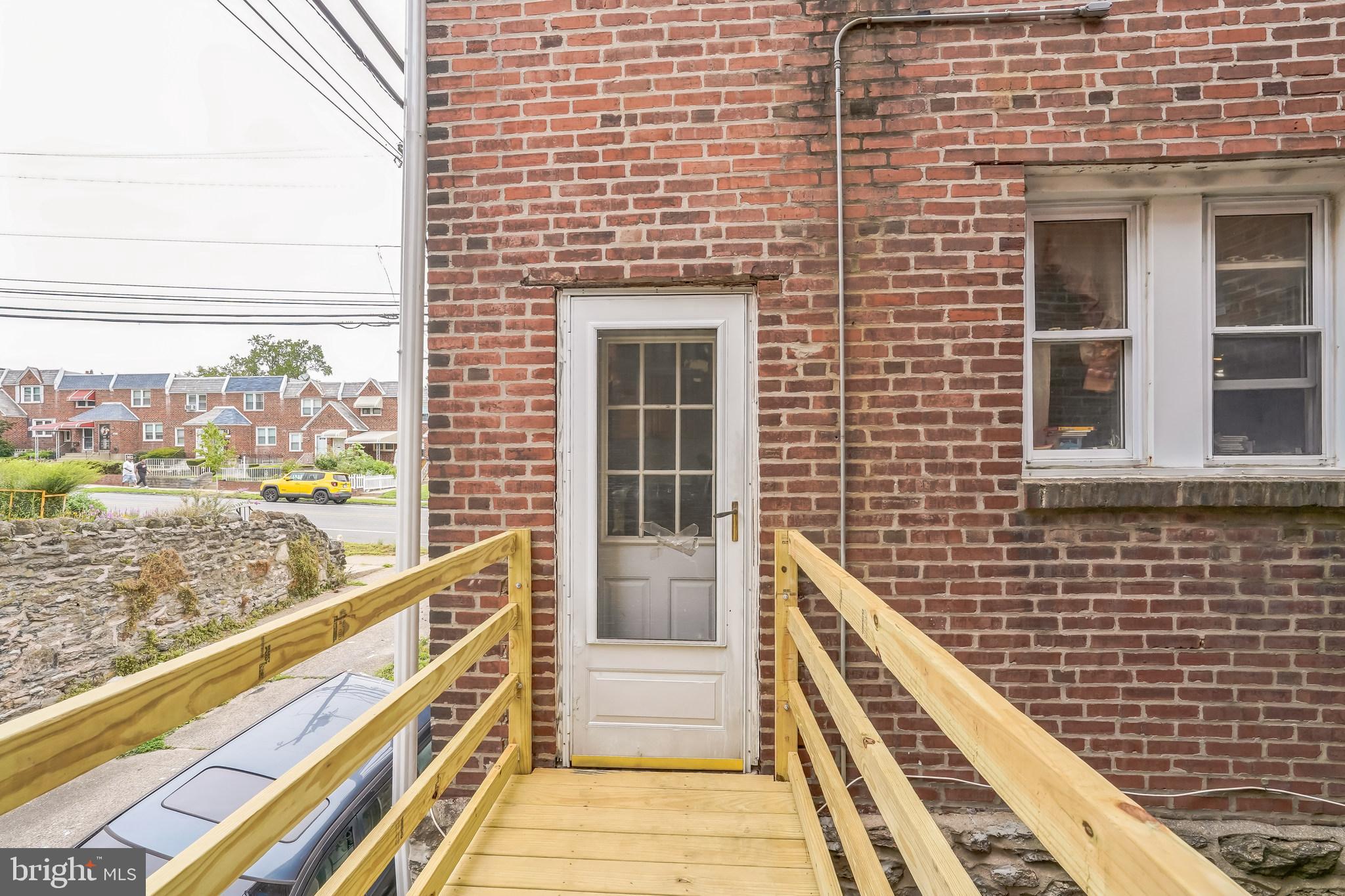 381 E CLIVEDEN STREET