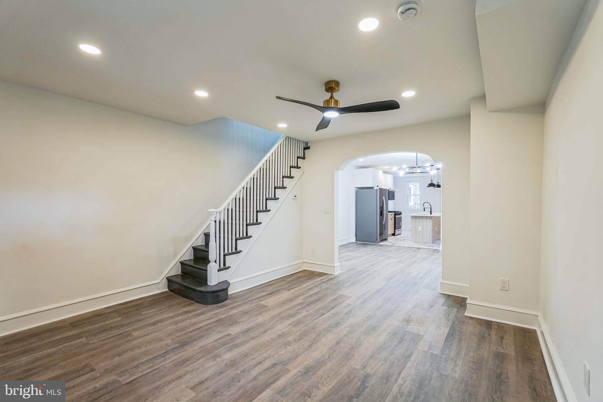 381 E CLIVEDEN STREET