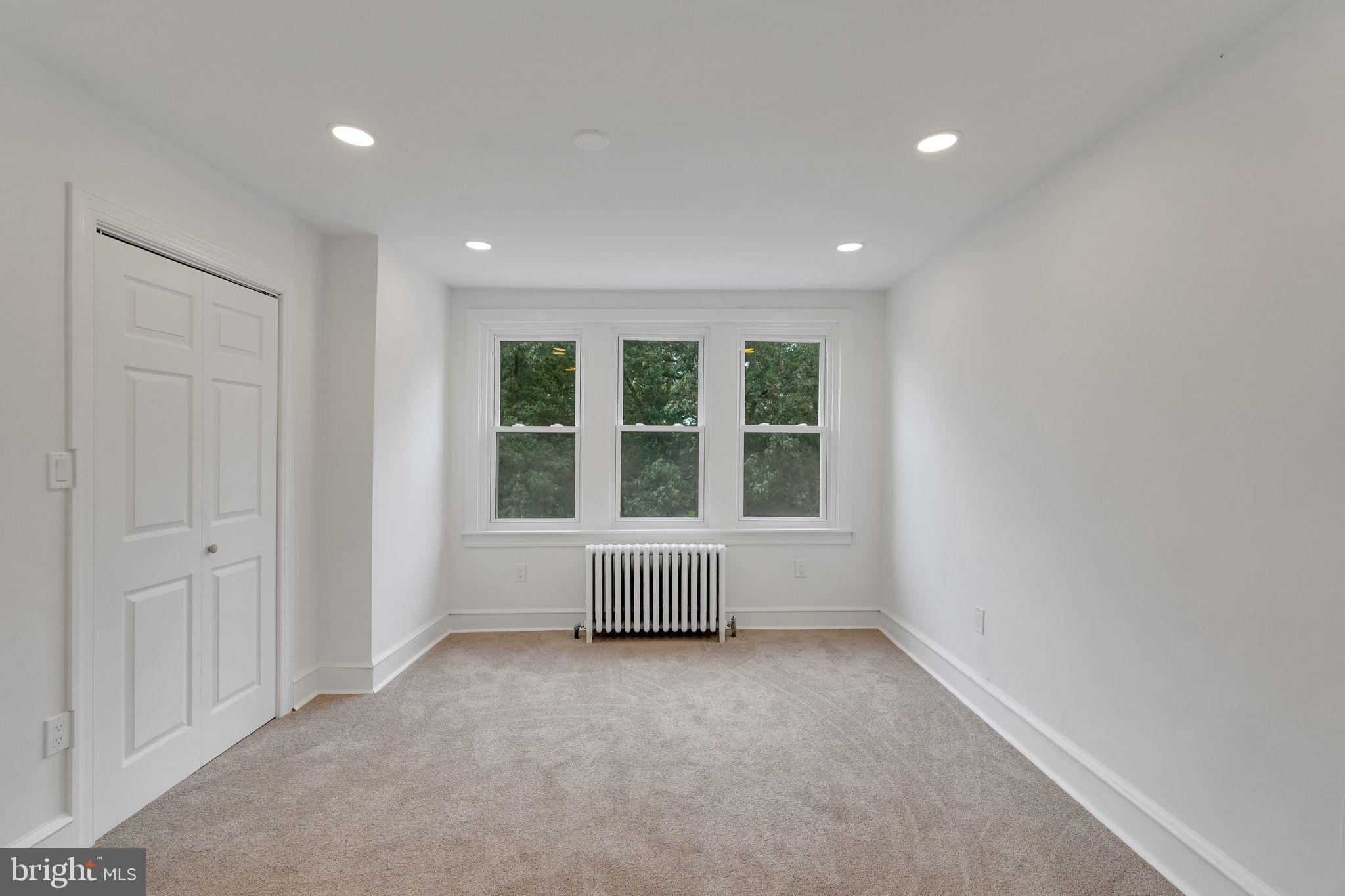 381 E CLIVEDEN STREET