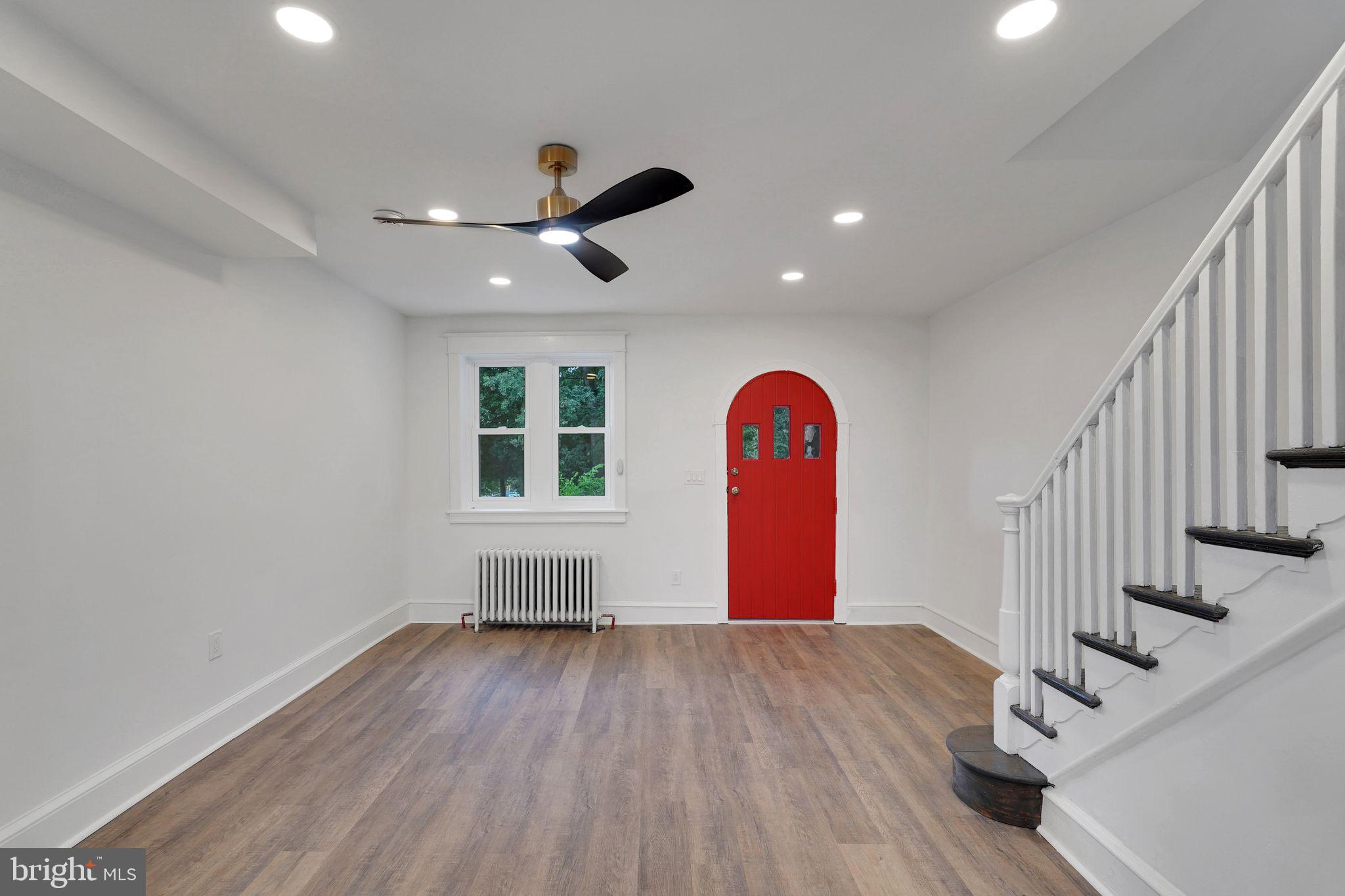 381 E CLIVEDEN STREET