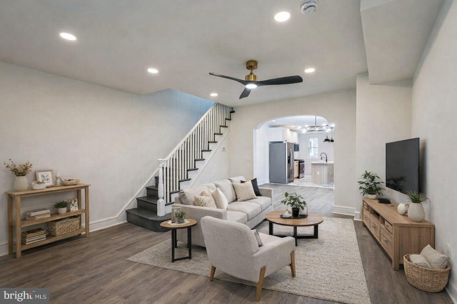 381 E CLIVEDEN STREET